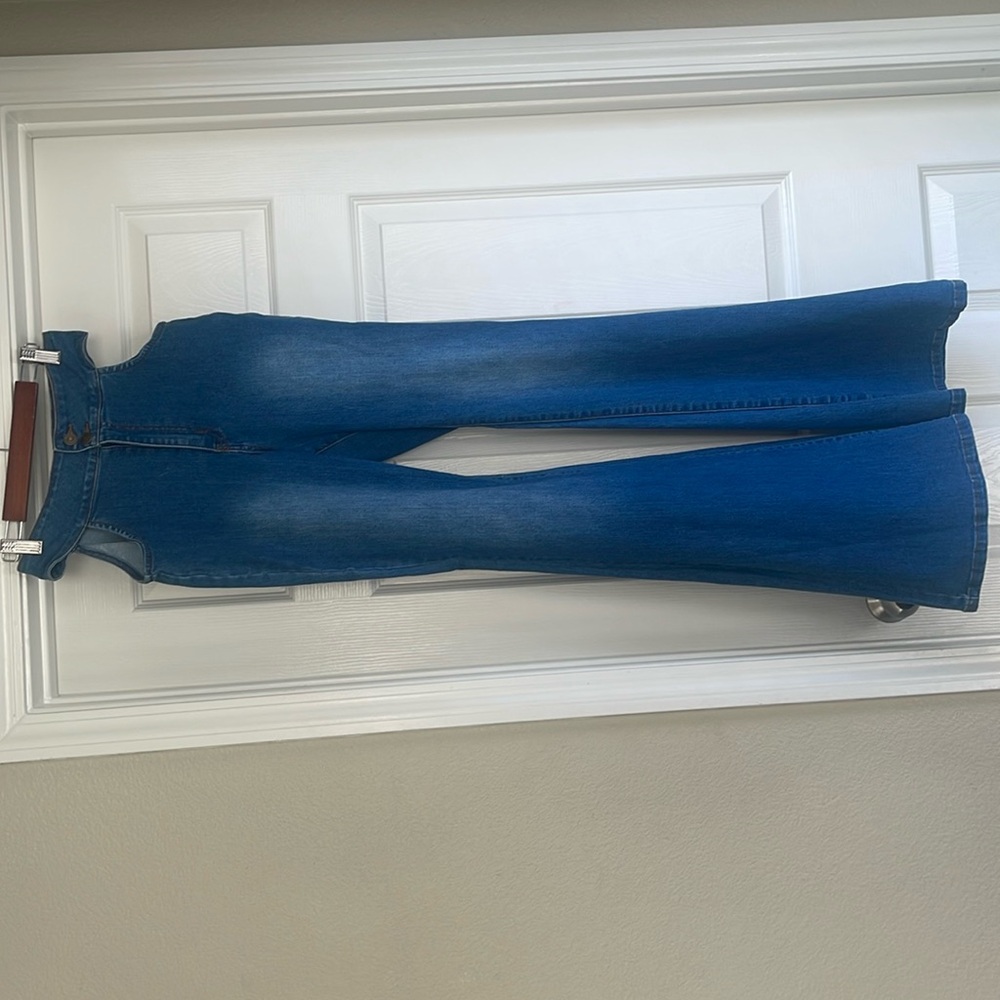 Cut out jeans flare bottom